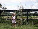 Magda przy p�ocie